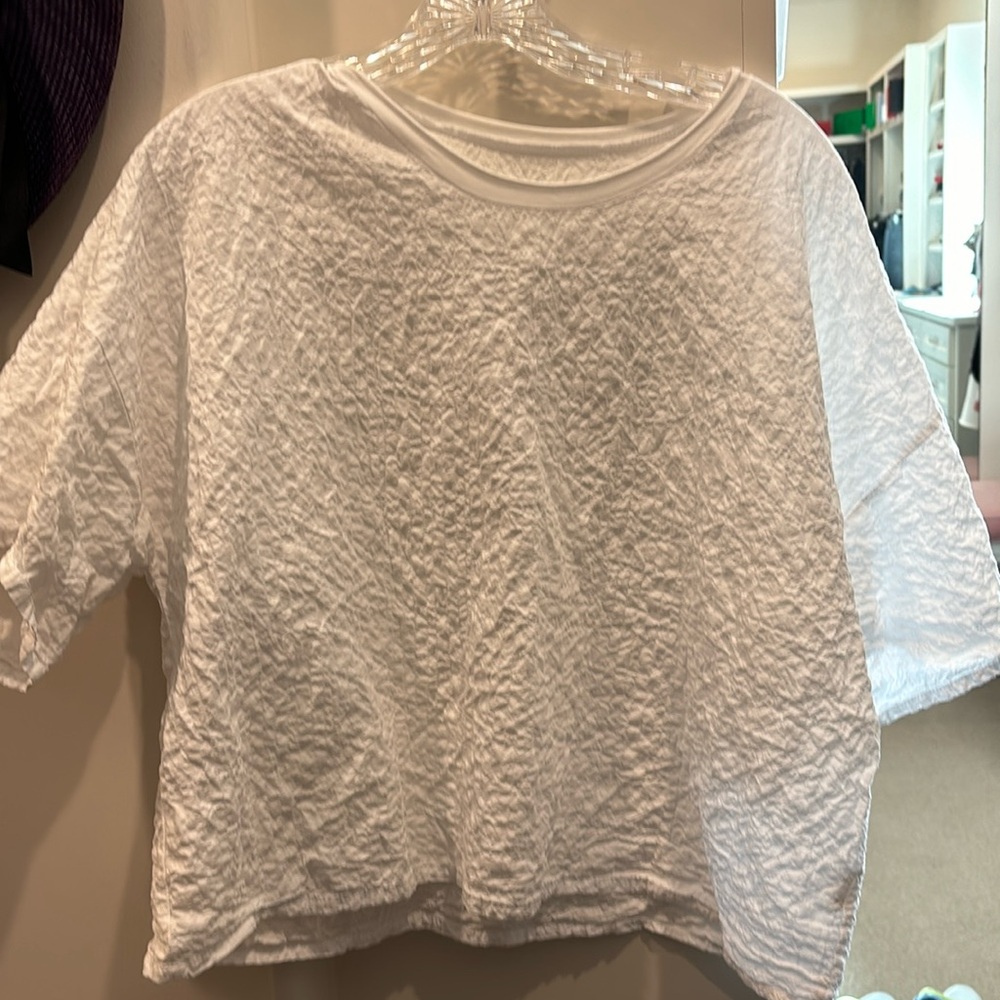 Labo Art white crinkle shirt size 0 (as in 0,1,2)